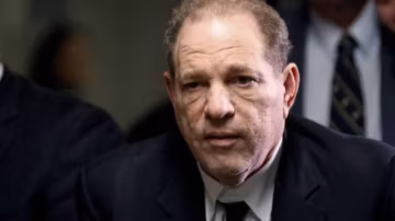 Nouveau coup de théâtre judiciaire : le procès pour viol d’Harvey Weinstein à New York se conclut par un non-lieu