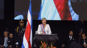 Costa Ricas neue Präsidentin Laura Fernandez verspricht einen „gnadenlosen Krieg“ gegen das organisierte Verbrechen.