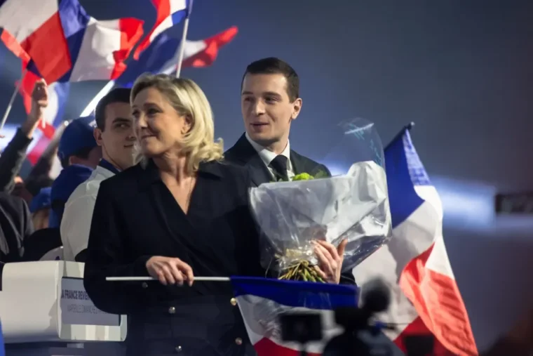 Présidentielle 2027: le RN en tête dans les sondages, Édouard Philippe s'installe en challenger