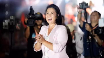 Présidentielle au Pérou : Keiko Fujimori conserve une courte avance avant le second tour