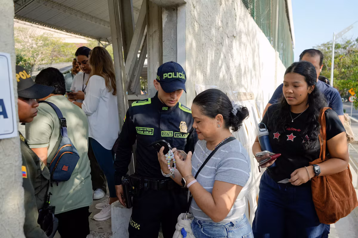 Presidential election in Colombia: voters choose between social reforms and security policy