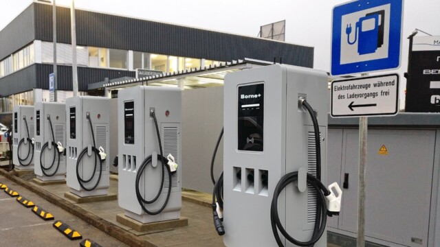 Que Choisir Ensemble dénonce l’opacité des tarifs des bornes de recharge