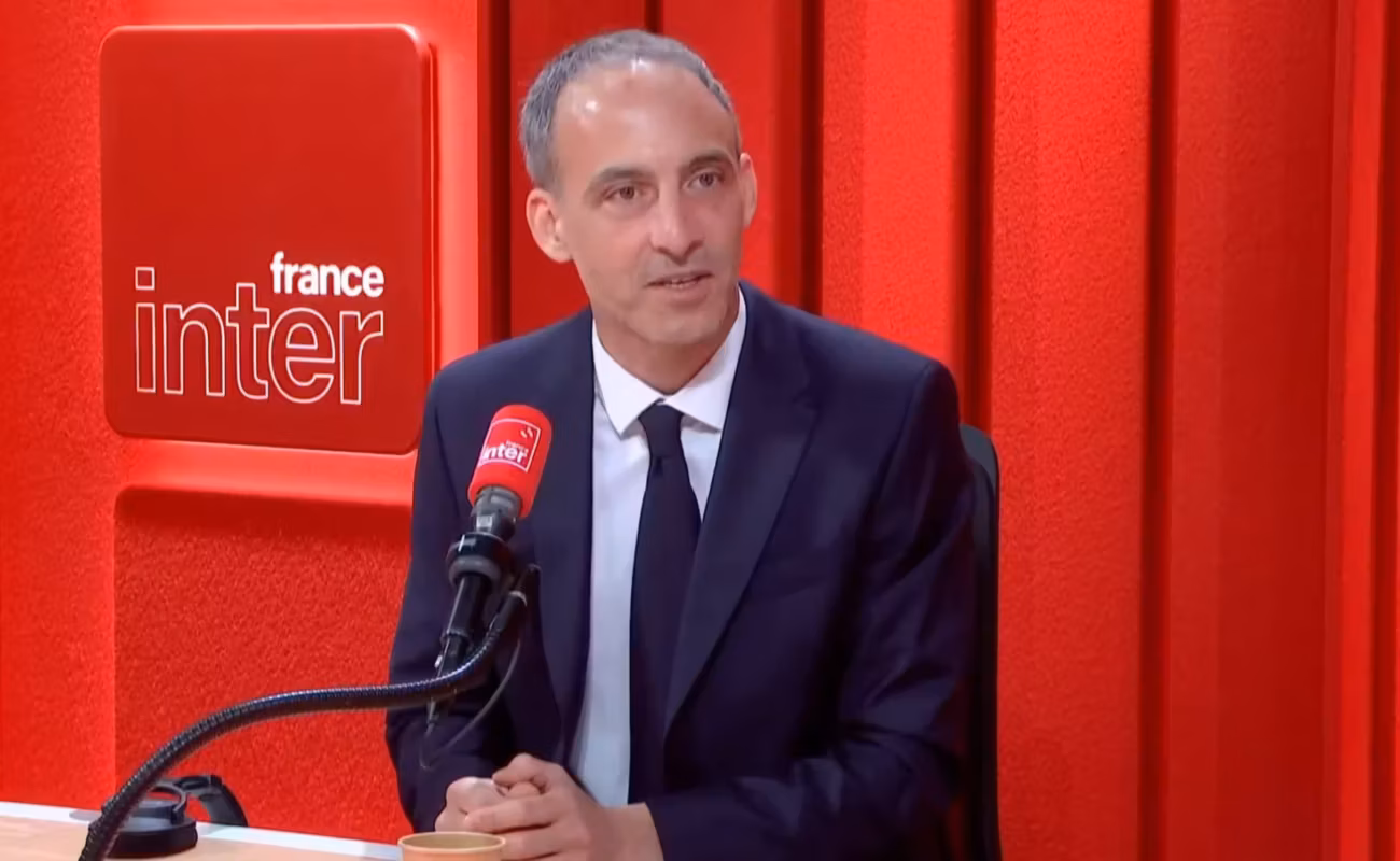 Raphaël Glucksmann prépare 2027 et prend ses distances avec Jean-Luc Mélenchon