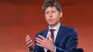Sam Altman reconnaît s’être trompé : l’IA n’a pas provoqué la vague de chômage redoutée