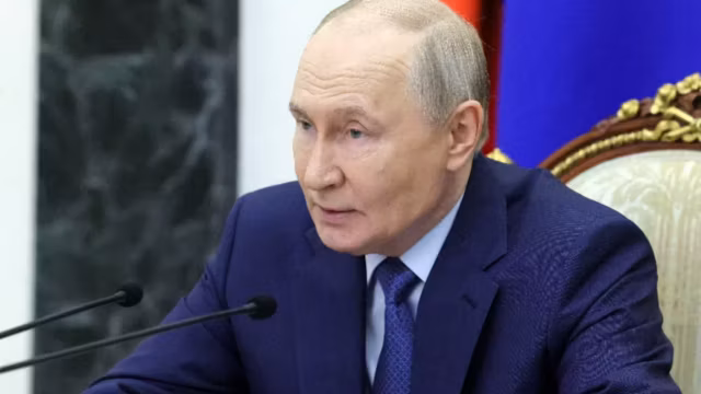 Poutine menace de représailles après une attaque meurtrière contre un dortoir dans l’est de l’Ukraine