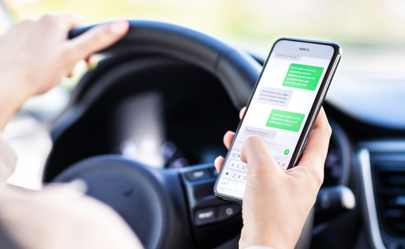 Téléphone en main au volant : quatre départements passent à la suspension immédiate