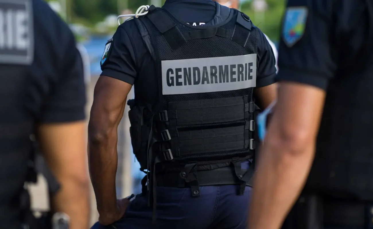 Tensions dans le Morbihan après une rave illégale, plusieurs gendarmes blessés