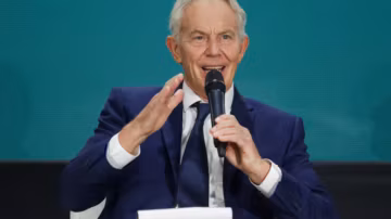 Tony Blair met en garde le Parti travailliste contre un virage à gauche et un retour sur le Brexit