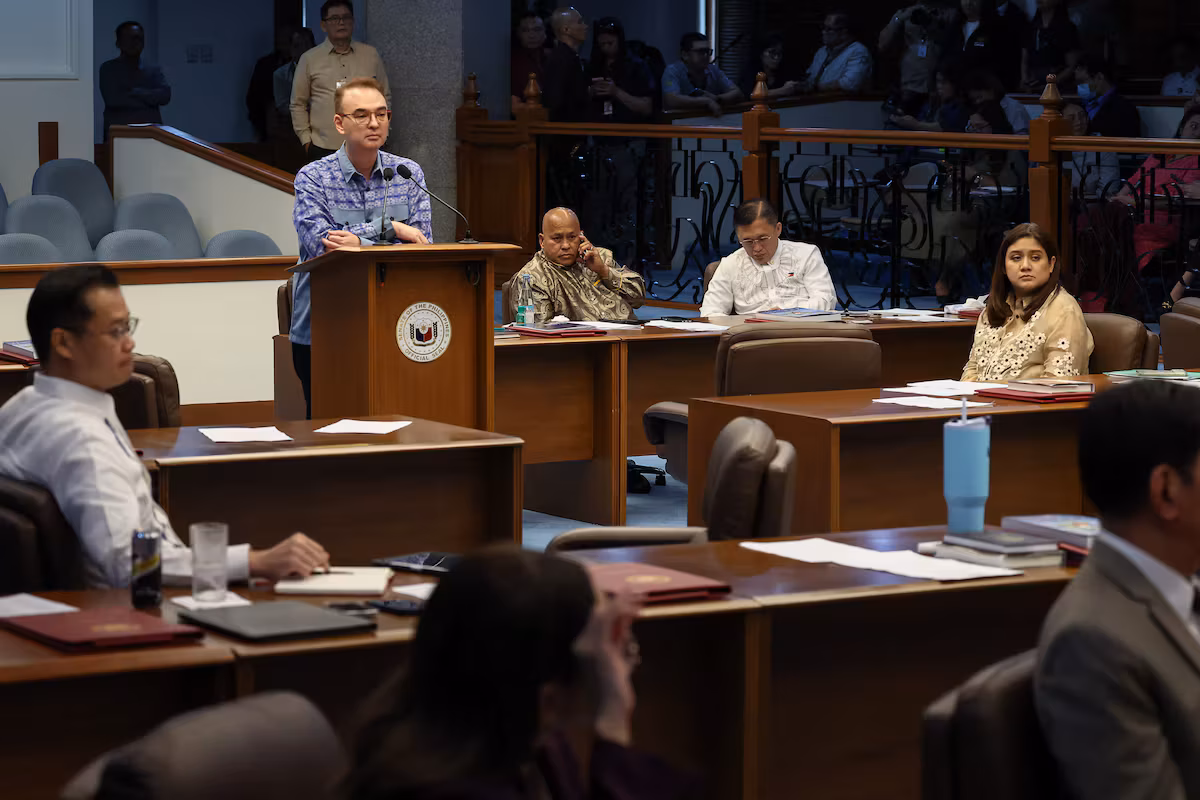 Hunted by the ICC, a powerful Philippine senator calls on the population to prevent his arrest