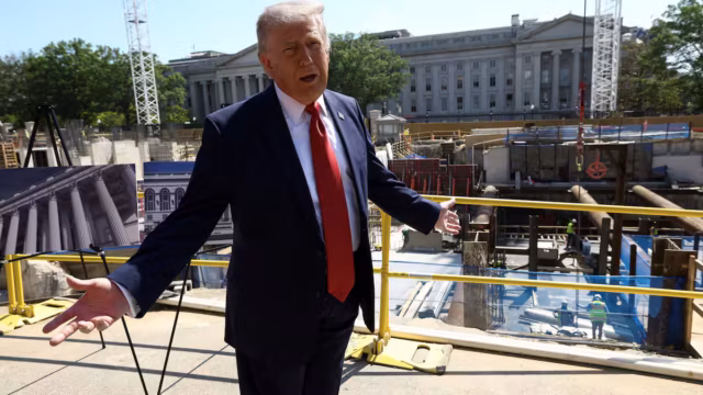 Trump multiplie les discours sur sa salle de bal pendant que les Américains subissent la hausse des prix