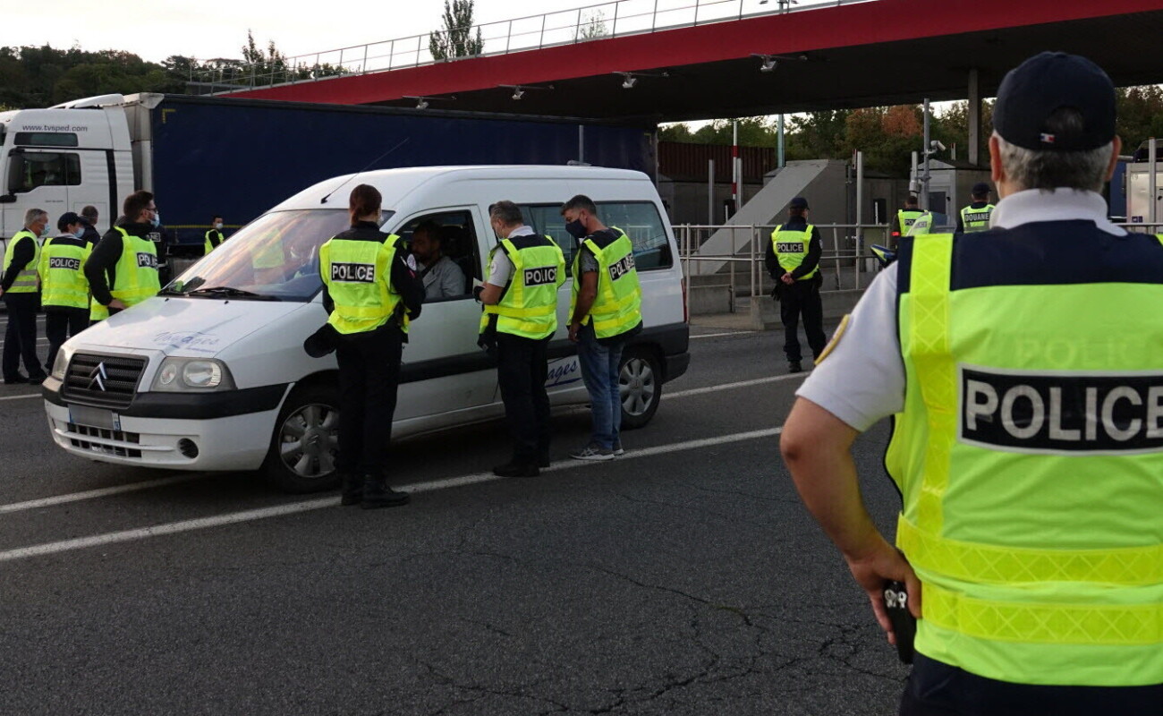 Un CRS traîné sur 40 mètres au péage de Bandol, une conductrice en garde à vue