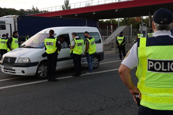 Un CRS traîné sur 40 mètres au péage de Bandol, une conductrice en garde à vue