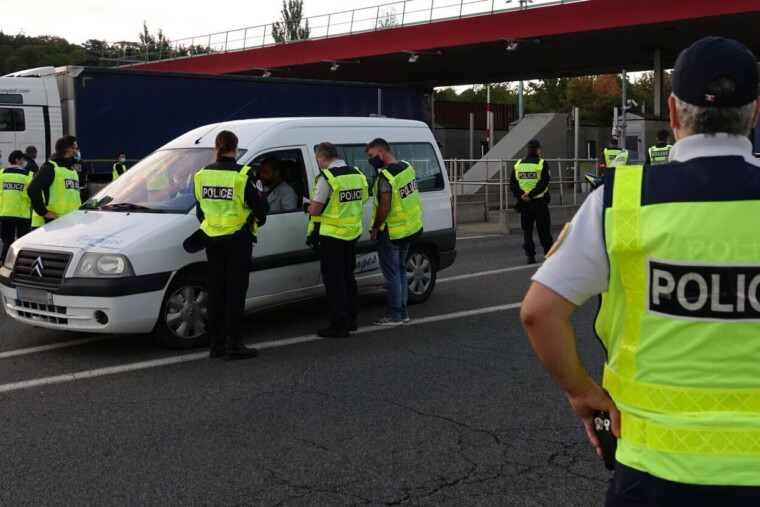 Un CRS traîné sur 40 mètres au péage de Bandol, une conductrice en garde à vue