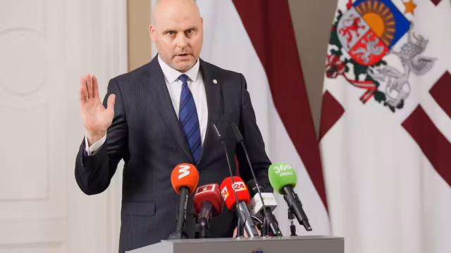 Un député d’opposition letton tente de former un nouveau gouvernement après la chute de la coalition — photo
