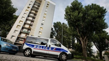 Un homme tué par balles retrouvé dans un véhicule incendié près de Grenoble