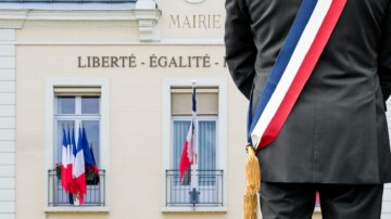 Un jeune maire des Côtes-d'Armor mis en examen pour viols et abus de faiblesse sur plusieurs femmes, l'ombre d'un groupe sectaire au coeur du dossier