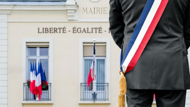Un jeune maire des Côtes-d'Armor mis en examen pour viols et abus de faiblesse sur plusieurs femmes, l'ombre d'un groupe sectaire au coeur du dossier
