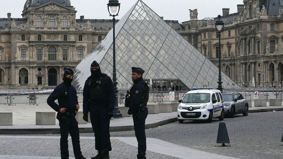 Un projet d’attentat visant le Louvre déjoué, une enquête ouverte par le PNAT
