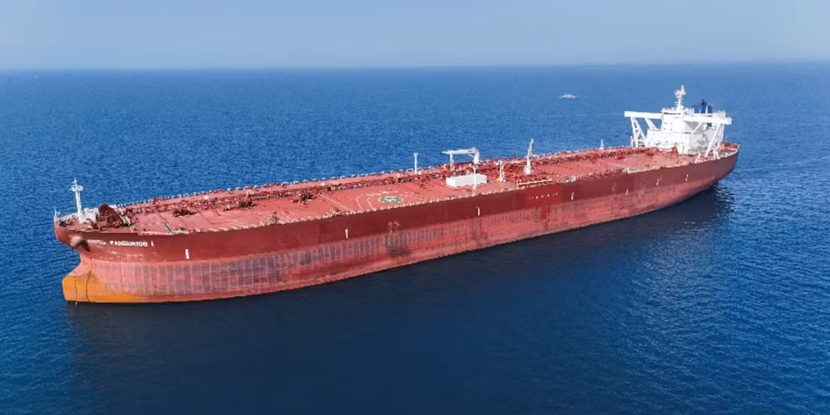 Un superpétrolier transportant du brut irakien reprend sa route vers le Vietnam après une escale forcée