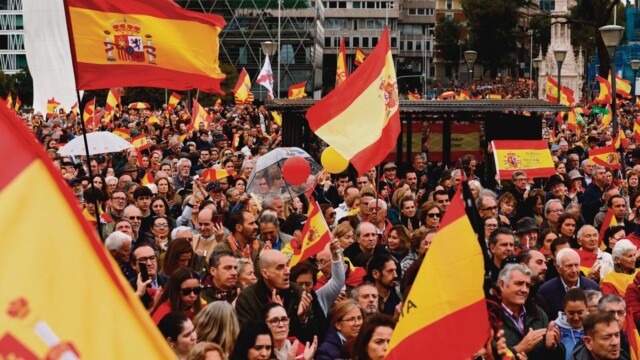 Une mobilisation massive à Madrid contre Pedro Sánchez