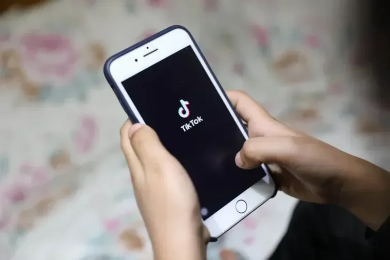 Une plainte collective vise TikTok après des suicides d’adolescents