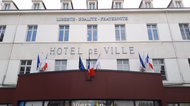 Vierzon : la cérémonie du 10 mai annulée, l'opposition maintient un rendez-vous place Aimé Césaire