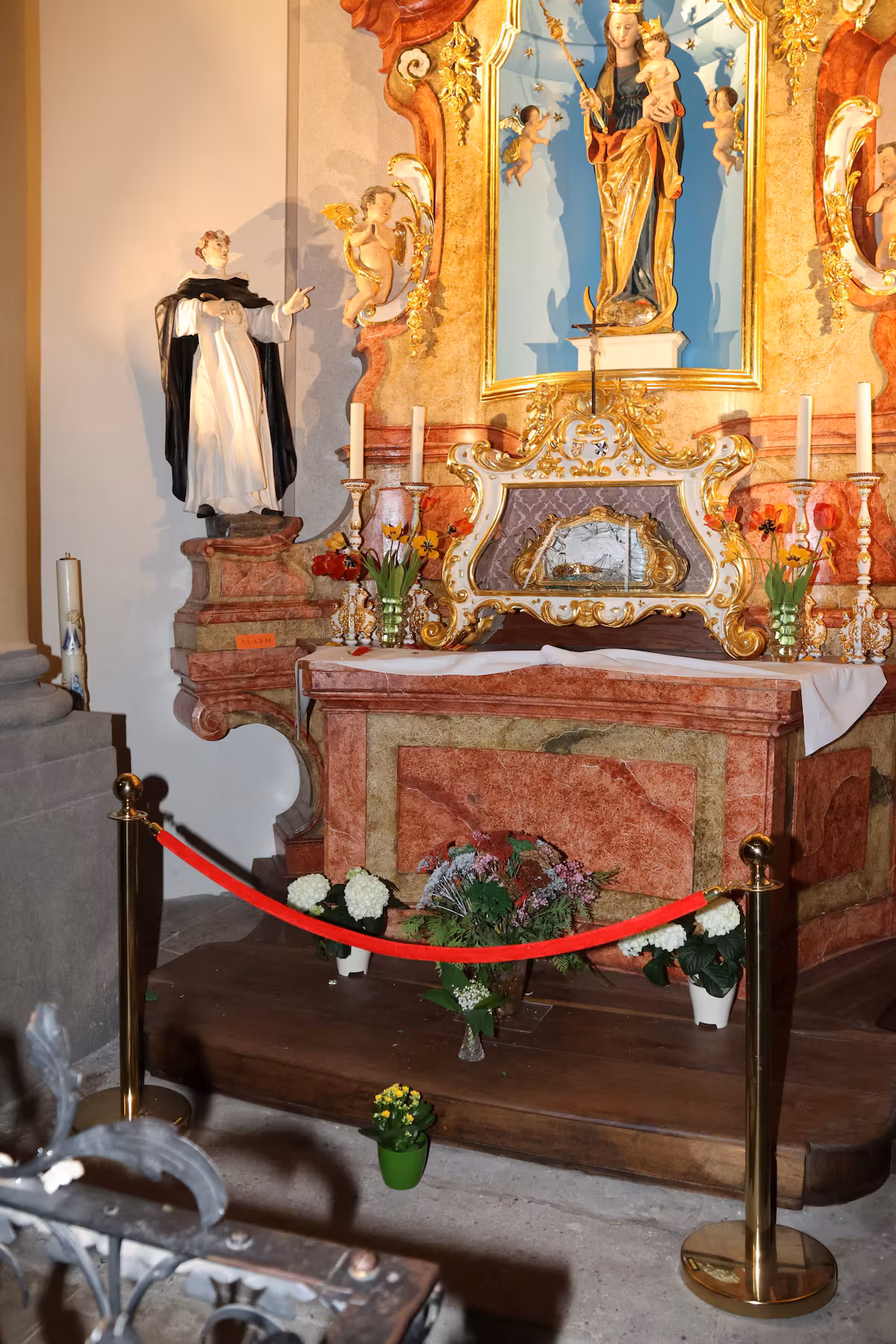 Spectacular theft in the Czech Republic: a medieval saint's skull stolen from a church