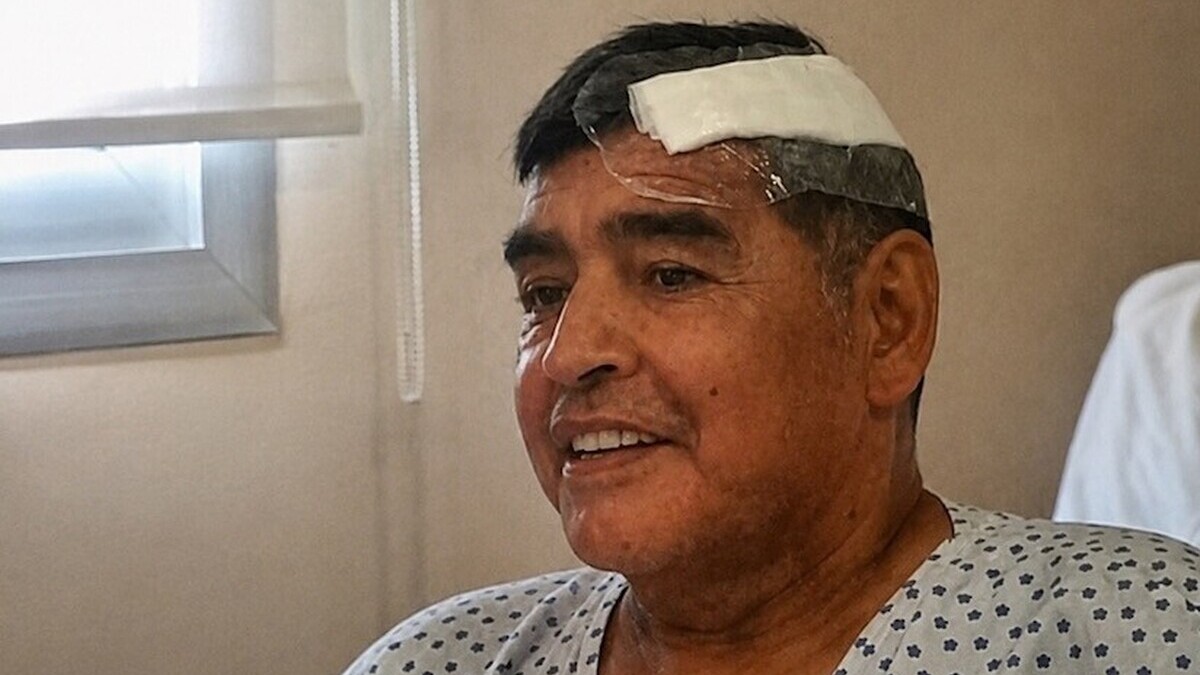 Maradona pourrait avoir agonisé pendant 12 heures, estime un médecin légiste lors du procès