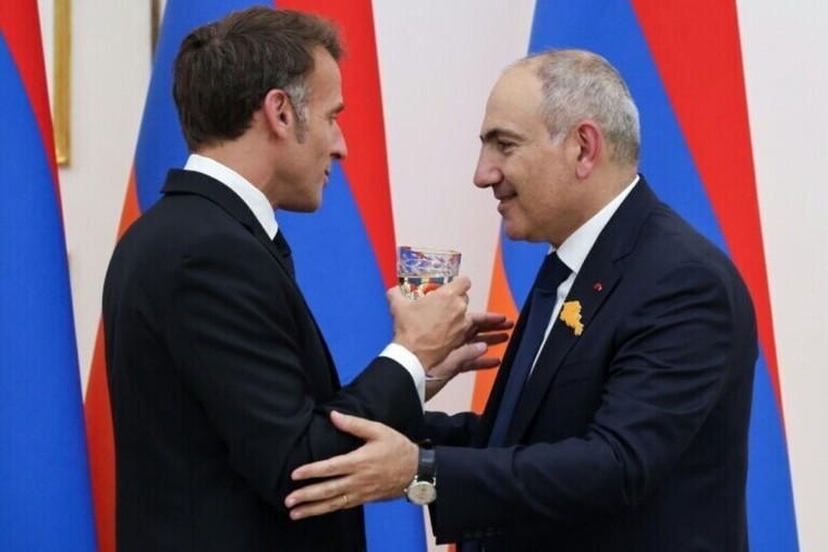 Emmanuel Macron signe un accord de partenariat stratégique avec l'Arménie