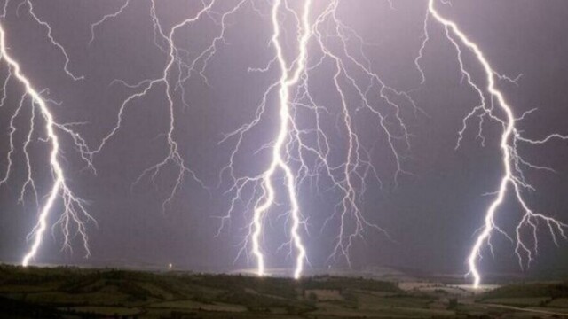 Météo : orages, fortes pluies et grêle… un dimanche très perturbé sur les trois quarts de la France