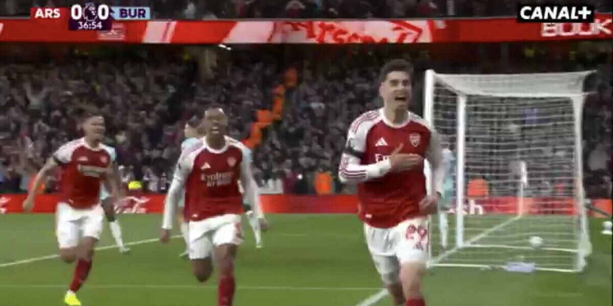 — Arsenal champion d’Angleterre : les Gunners sacrés 22 ans après leur dernier titre