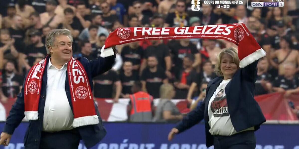 — Coupe de France : les parents de Christophe Gleizes, détenu en Algérie, donnent le coup d’envoi