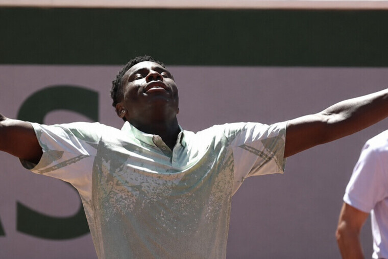 — Roland-Garros : à 17 ans, Moïse Kouamé fait tomber Marin Cilic et signe un énorme exploit