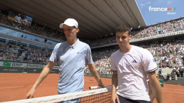— Séisme à Roland-Garros : le numéro 1 mondial Jannik Sinner éliminé dès le 2e tour