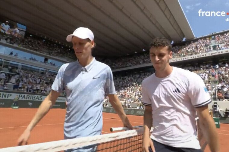 — Séisme à Roland-Garros : le numéro 1 mondial Jannik Sinner éliminé dès le 2e tour