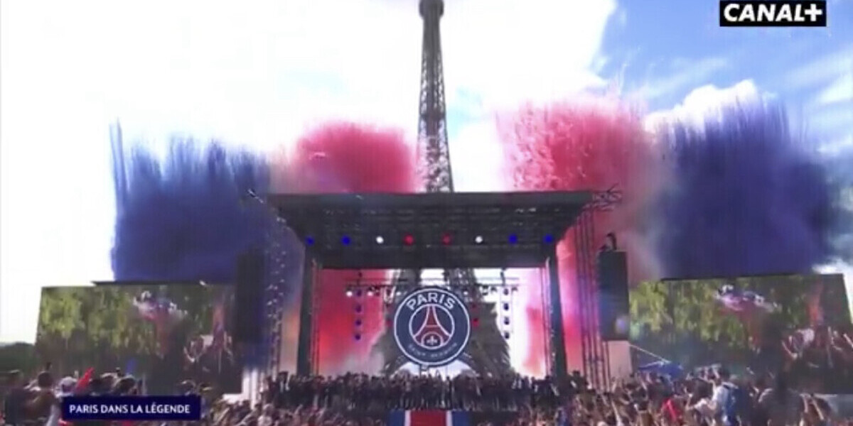 — Le Psg Parade Au Champ-De-Mars Avec La Ligue Des Champions