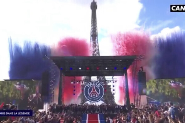 — Le PSG parade au Champ-de-Mars avec la Ligue des champions