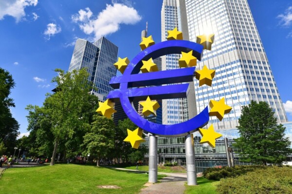 La BCE se prépare à relever ses taux dès juin face à une inflation de 3%