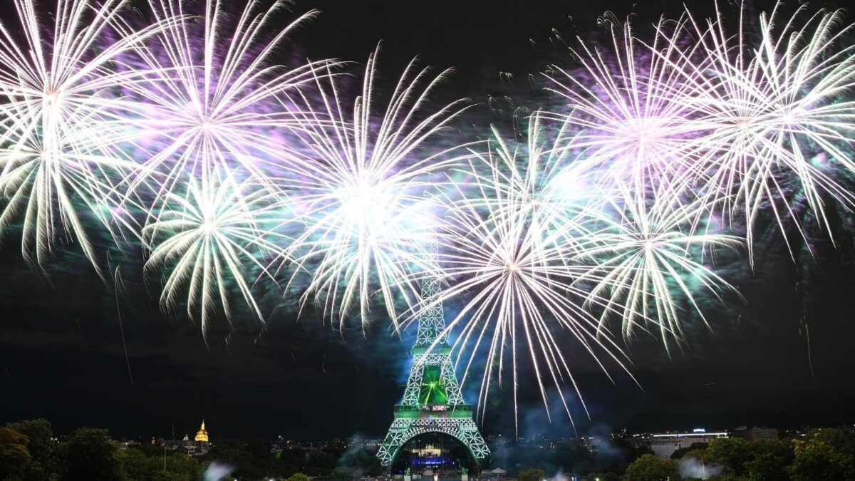 Le feu d'artifice parisien du 14 Juillet tiré dès le 13 pour commémorer l'attentat de Nice