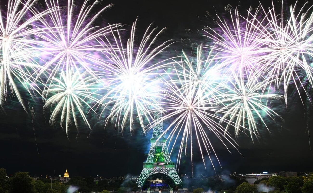 Le feu d'artifice parisien du 14 Juillet tiré dès le 13 pour commémorer l'attentat de Nice