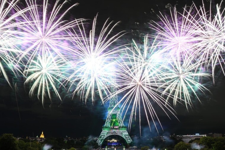 Le feu d'artifice parisien du 14 Juillet tiré dès le 13 pour commémorer l'attentat de Nice
