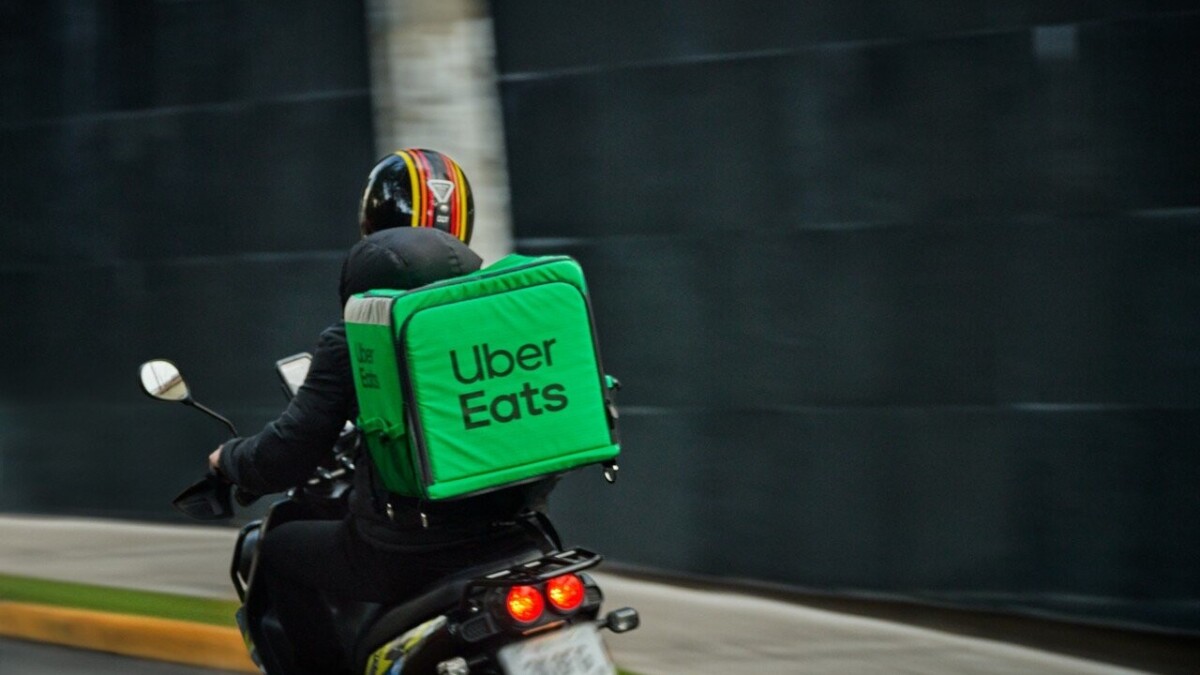 Uber Eats et Deliveroo mis en demeure pour opacité et suspensions abusives
