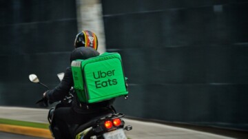 Uber Eats et Deliveroo mis en demeure pour opacité et suspensions abusives