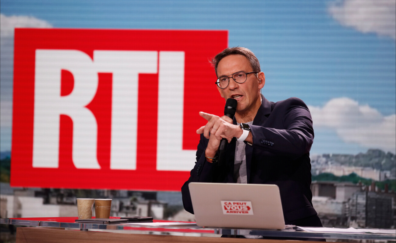 RTL remanie sa matinée : Julien Courbet prend la case de Faustine Bollaert, Alex Vizorek gagne 30 minutes