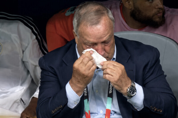 Curaçao : Dick Advocaat devient le coach le plus âgé du Mondial après avoir tout quitté pour sa fille malade