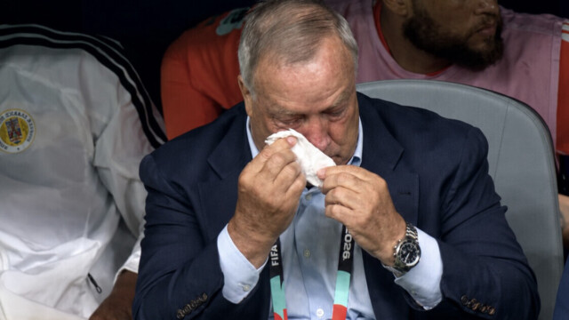 Curaçao : Dick Advocaat devient le coach le plus âgé du Mondial après avoir tout quitté pour sa fille malade