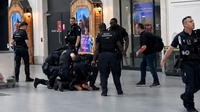 Screenshot Un homme armé d’un couteau à la gare Saint-Lazare : une interpellation sous tension à Paris