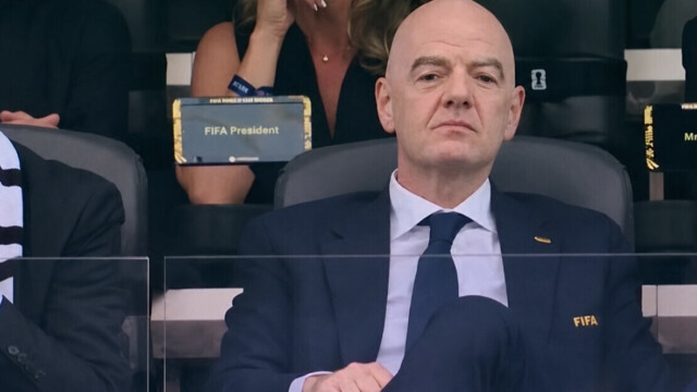 — «La FIFA ne gagne absolument rien» : Infantino défend les pauses fraîcheur du Mondial «La FIFA ne gagne absolument rien» : Infantino défend les pauses fraîcheur du Mondial