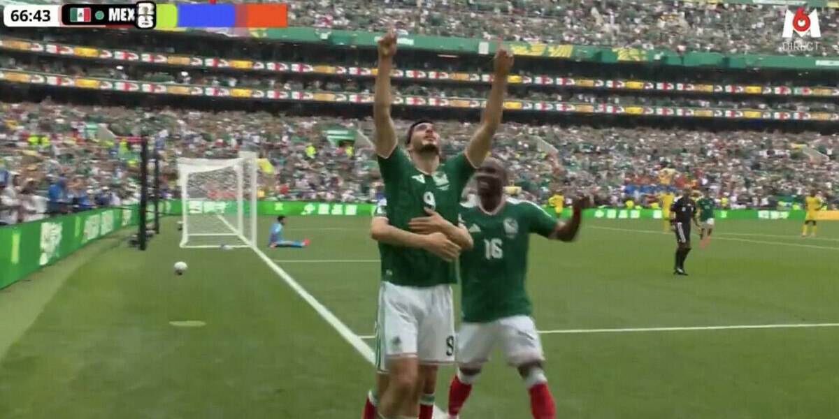 — Coupe du monde : le Mexique bat l’Afrique du Sud 2-0 dans un match à trois cartons rouges