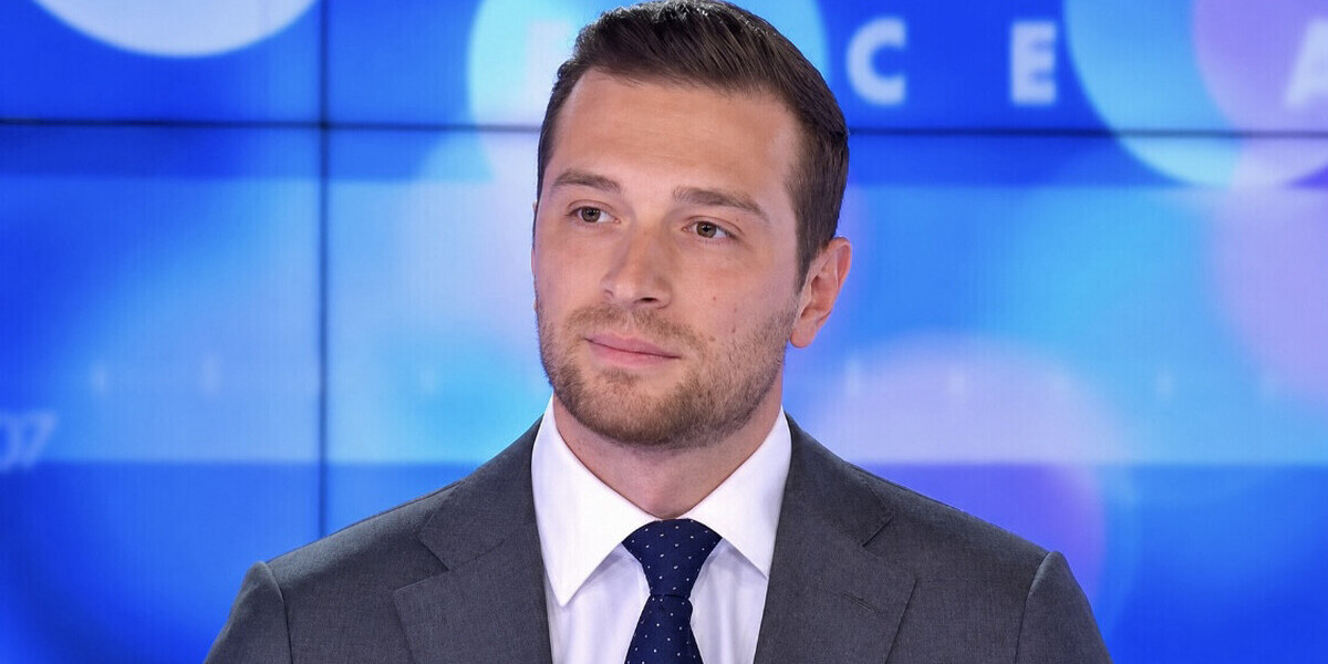 «Ça annonce le calendrier électoral» : Jordan Bardella s’emporte après une nouvelle opération judiciaire visant le RN